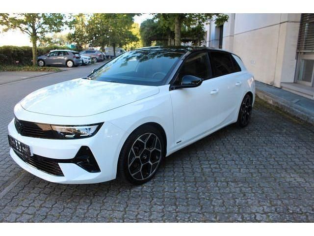 Weiss Gebraucht 2023 Opel Astra Limousine | 22.700 € (Etwas zu teuer) - Bild 1/3