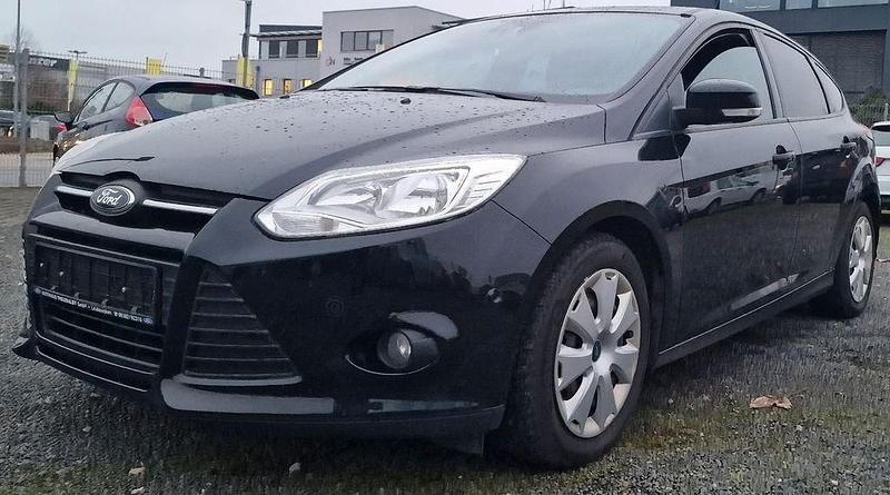 Orange Gebraucht 2007 Ford Focus Trend Limousine | 2.990 € - Bild 1/4