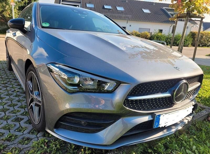 Grau Gebraucht 2022 Mercedes CLA200 Shooting Brake AMG Kombi | 28.000 € (Guter Preis) - Bild 1/4