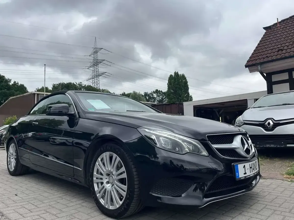 Gebraucht Mercedes E350 252 PS (185 kW) 2013 Obsidianschwarz Cabrio