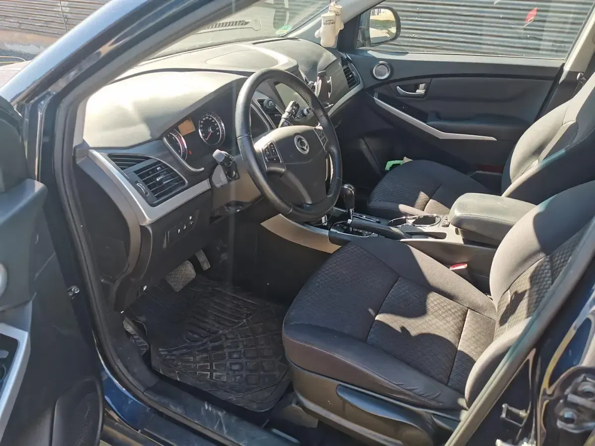 Gebraucht SsangYong Korando 150 PS (110 kW) 2016 Blau SUV