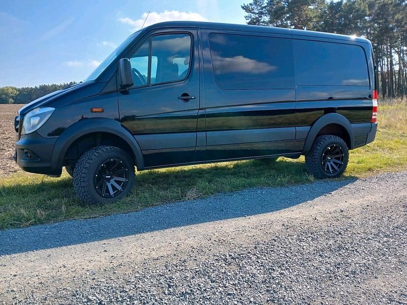 Schwarz Gebraucht 2014 Mercedes Sprinter Van | 39.999 € - Bild 1/4