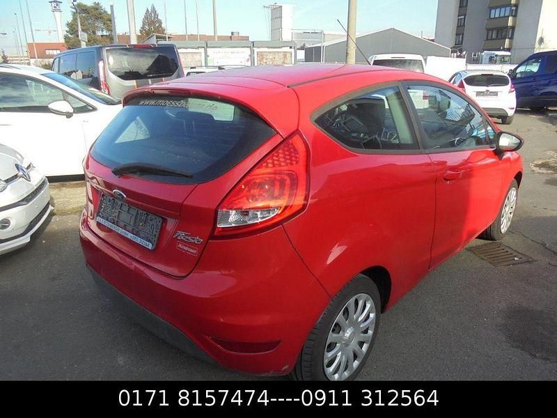 Gebraucht Ford Fiesta 60 PS (44 kW) 2012 Rot Kleinwagen
