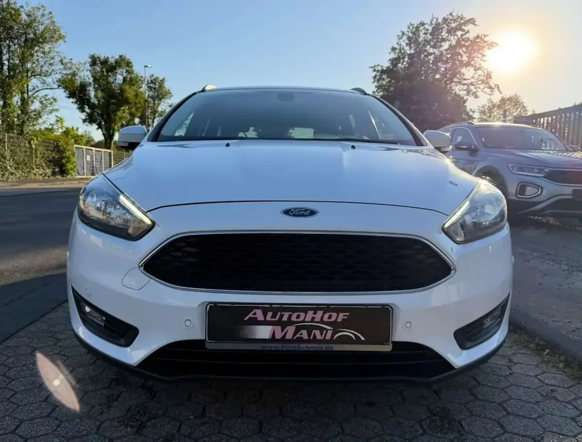 Gebraucht Ford Focus Cool & Connect 101 PS (74 kW) 2018 Frozen white Kombi