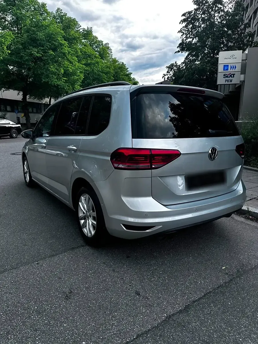 Gebraucht VW Touran 150 PS (110 kW) 2016 Silber Van / Kleinbus
