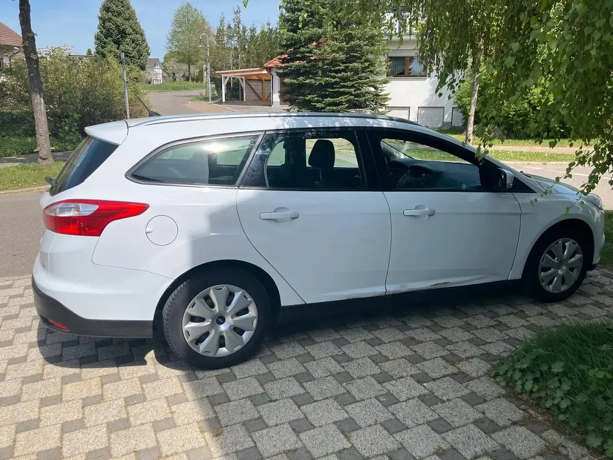 Używany Ford Focus 105 KM (77 kW) 2012 Biały Kombi
