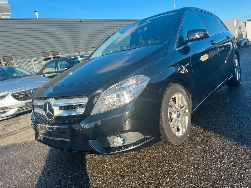 Gebraucht Mercedes B180 109 PS (80 kW) 2012 Schwarz Van / Kleinbus