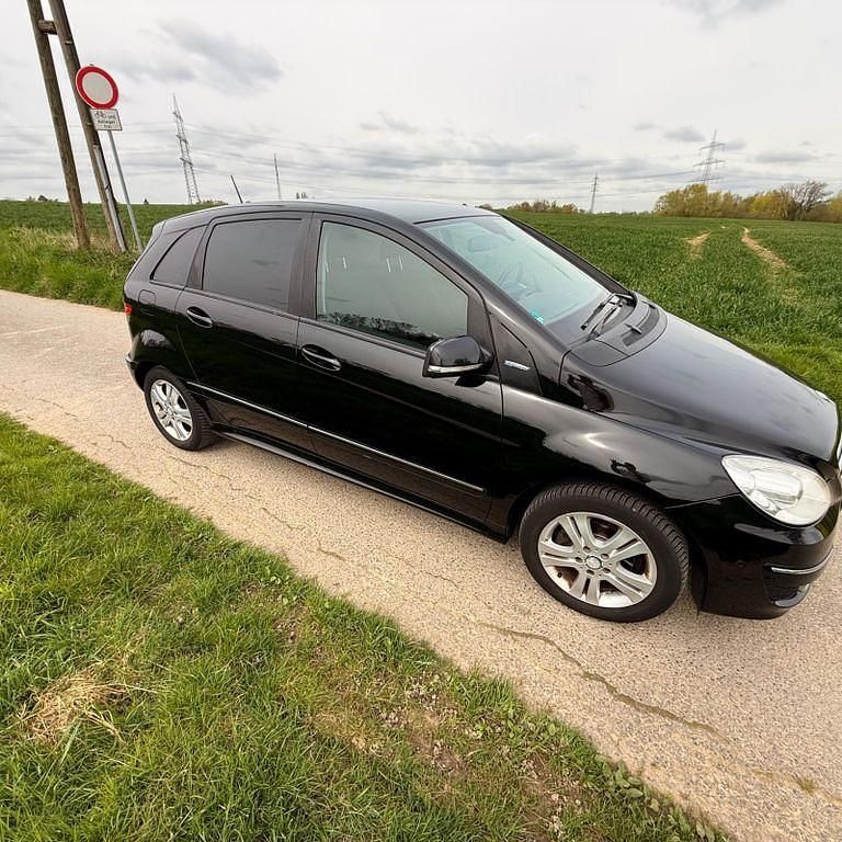 Gebraucht Mercedes B180 116 PS (85 kW) 2011 Schwarz Van / Kleinbus