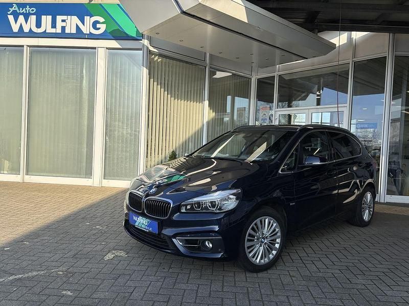 Blau Gebraucht 2018 BMW 218 Active Tourer Luxury Line Van / Kleinbus | 17.990 € (Etwas zu teuer) - Bild 1/4