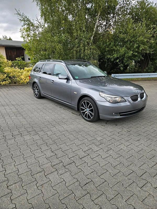 Grau Gebraucht 2007 BMW 530 Kombi | 5.500 € (Guter Preis) - Bild 1/4