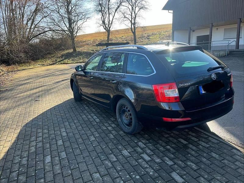 Gebraucht Skoda Octavia Style 184 PS (135 kW) 2014 Schwarz Kleinwagen