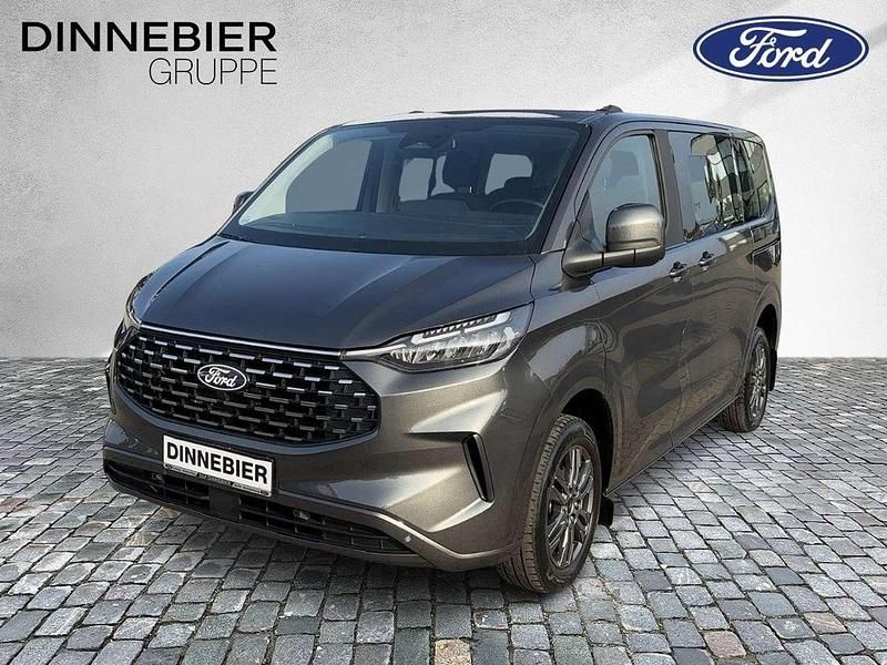 Gebraucht Ford Tourneo Titanium 150 PS (110 kW) 2024 Grau (metallic) Van / Kleinbus