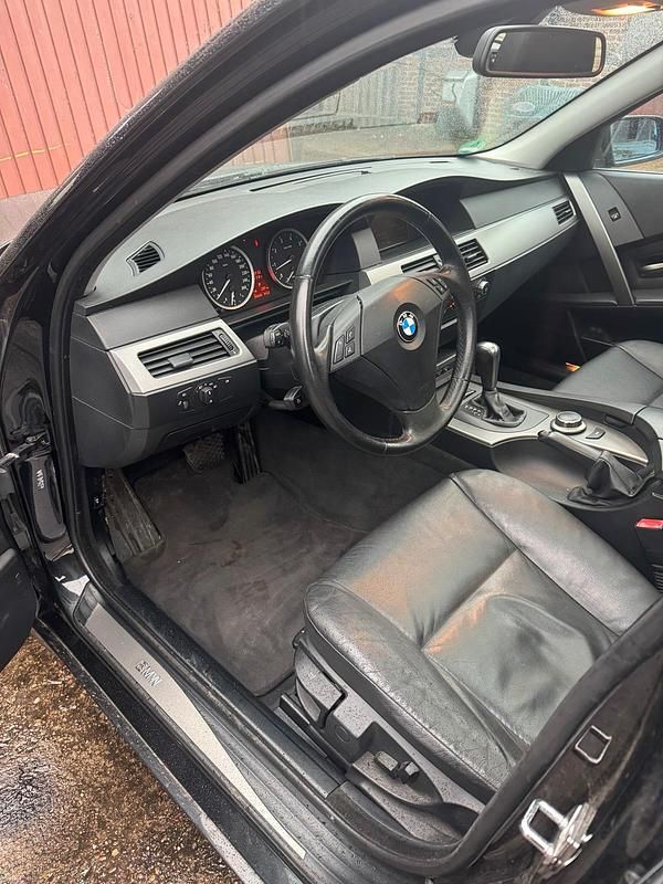 Gebraucht BMW 523 177 PS (130 kW) 2007 Schwarz Kombi