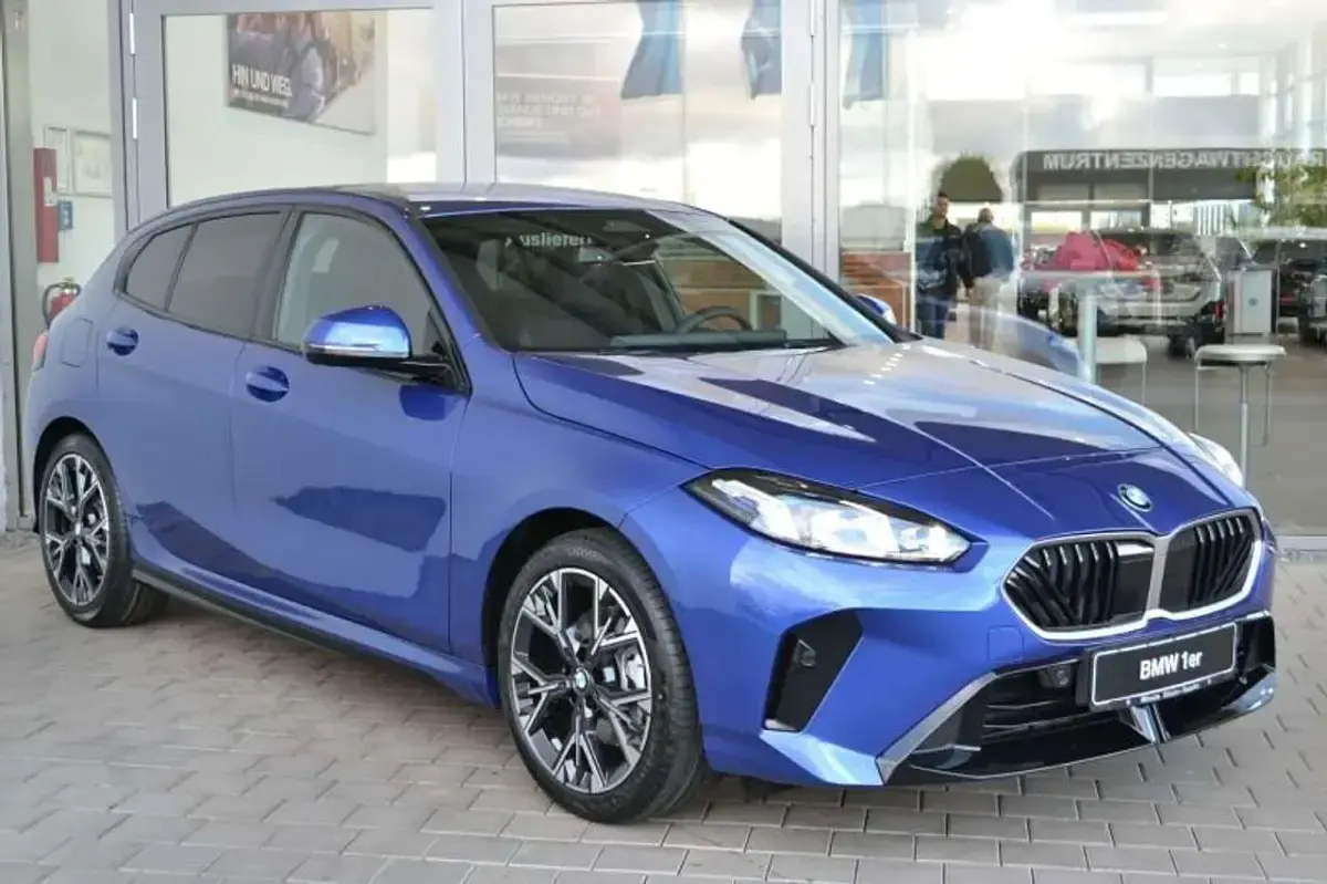 Neu BMW 120 Sport Line 177 PS (130 kW) 2026 Schwarz uni Kleinwagen