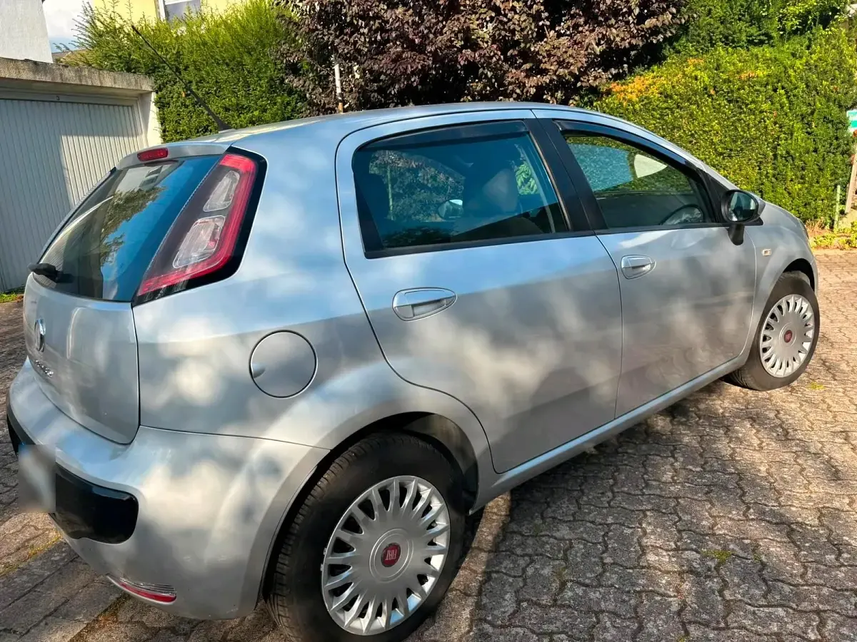Gebraucht Fiat Punto 69 PS (50 kW) 2011 Silber Kleinwagen