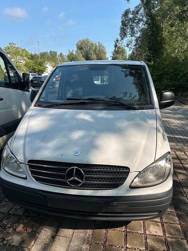 Weiß Gebraucht 2006 Mercedes Vito Van / Kleinbus | 4.450 € - Bild 1/4