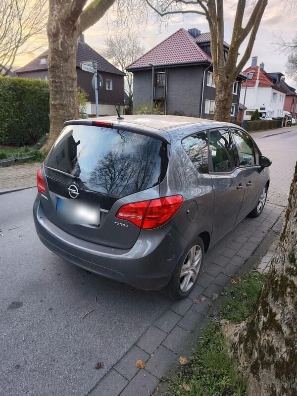 Grau Gebraucht 2016 Opel Meriva Active Van / Kleinbus | 5.600 € (Guter Preis) - Bild 1/4
