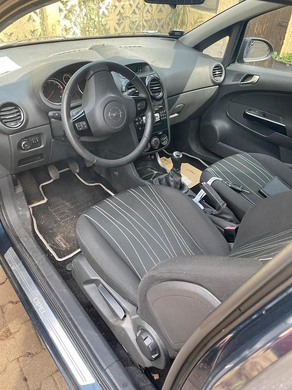 Gebraucht Opel Corsa 87 PS (63 kW) 2010 Blau Kleinwagen