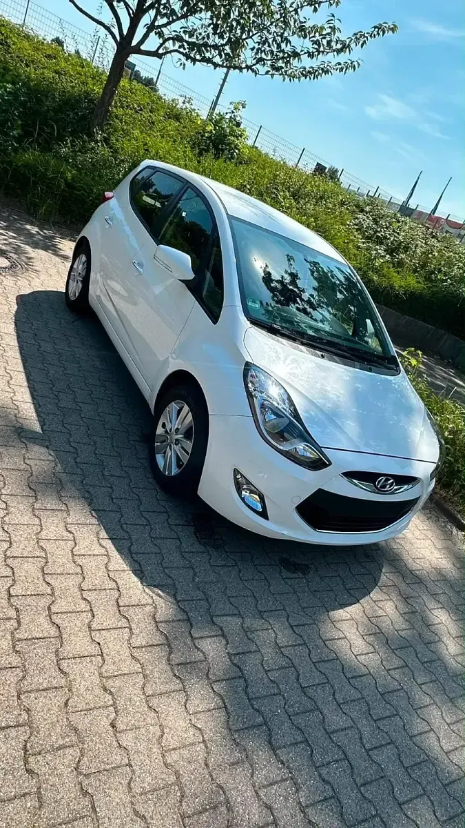 Gebraucht Hyundai ix20 90 PS (66 kW) 2014 Weiß Kleinwagen