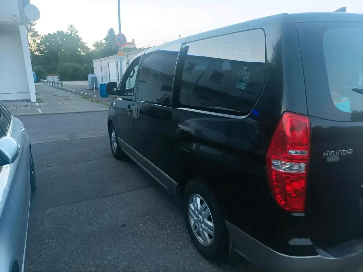 Gebraucht Hyundai H-1 136 PS (100 kW) 2017 Schwarz Van / Kleinbus