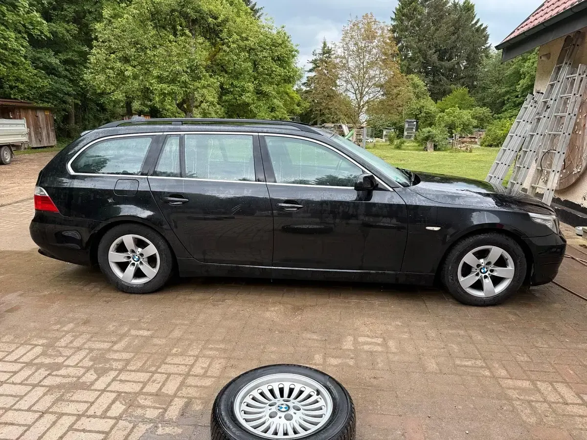 Gebraucht BMW 520 163 PS (119 kW) 2009 Schwarz Kombi