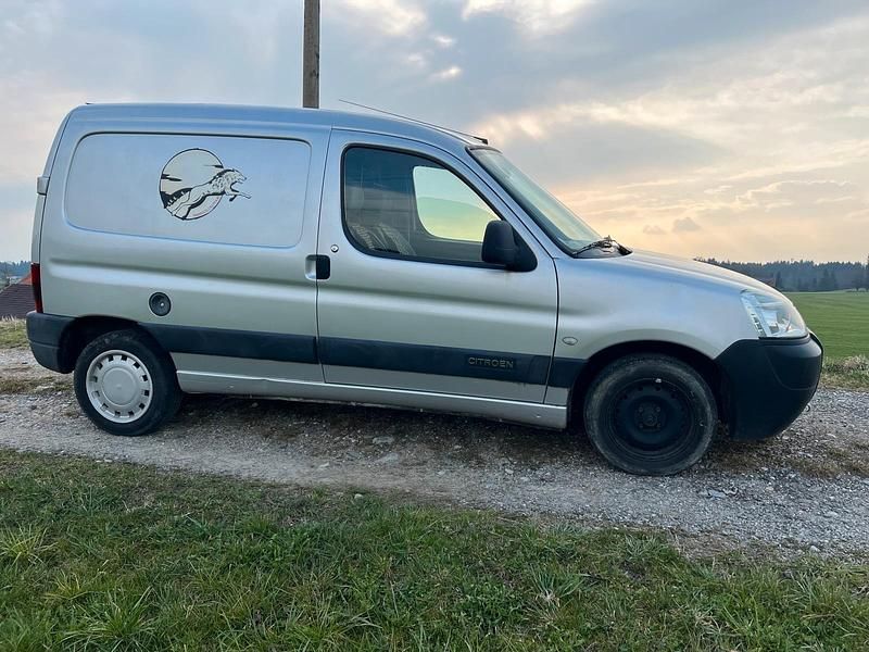 Gebraucht Citroën Berlingo 60 PS (44 kW) 2004 Silber Van / Kleinbus