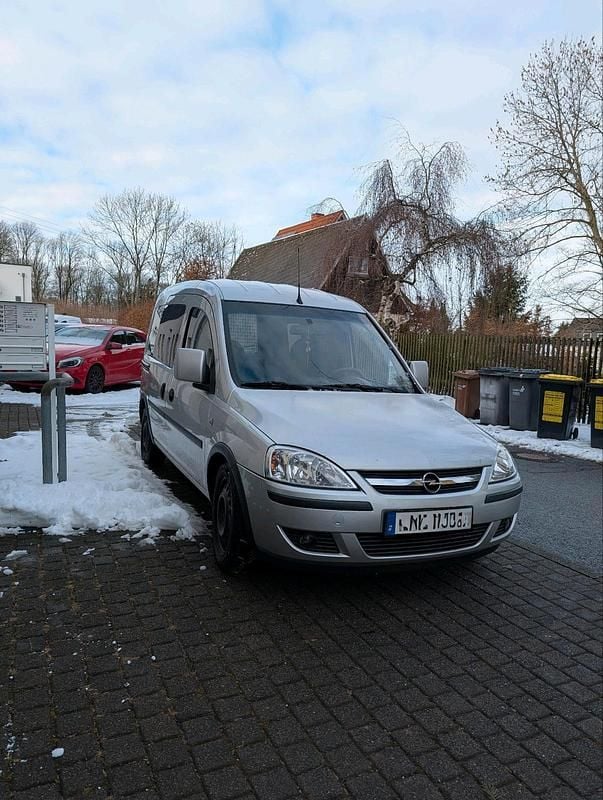 Gebraucht Opel Combo 95 PS (69 kW) 2008 Silber Van / Kleinbus