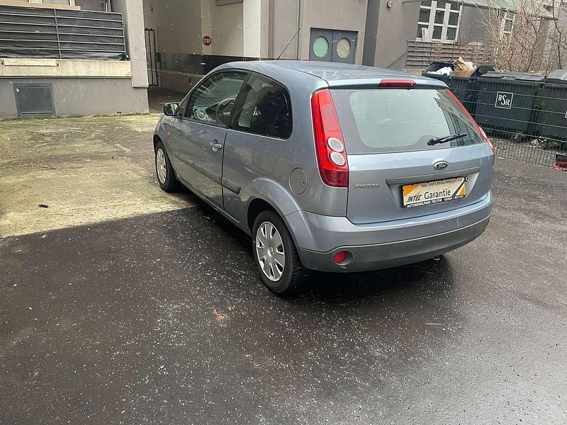 Gebraucht Ford Fiesta Ambiente 60 PS (44 kW) 2006 Tonic Kleinwagen