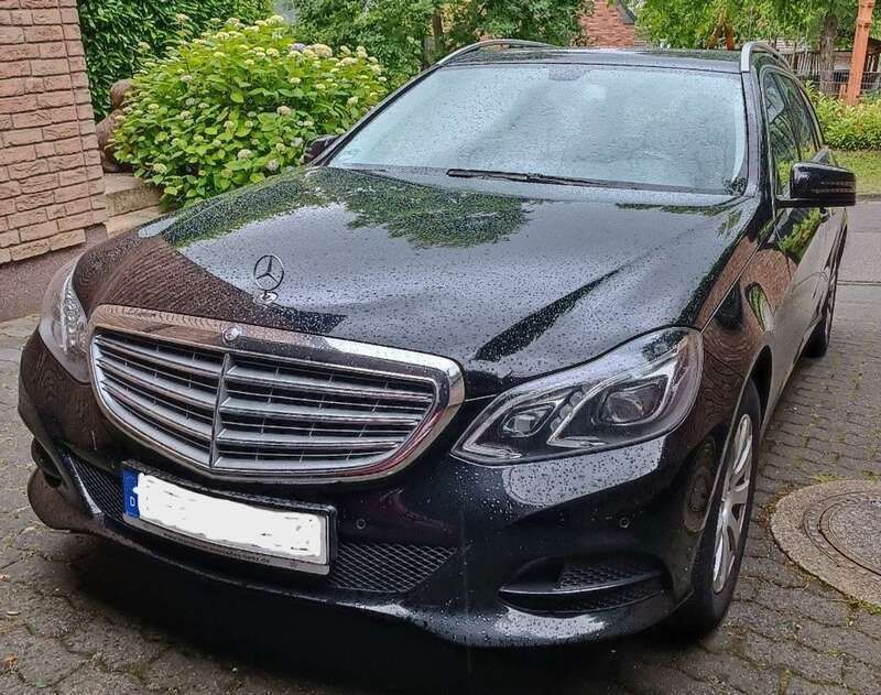 Schwarz Gebraucht 2013 Mercedes E220 Kombi | 13.900 € (Etwas zu teuer) - Bild 1/4