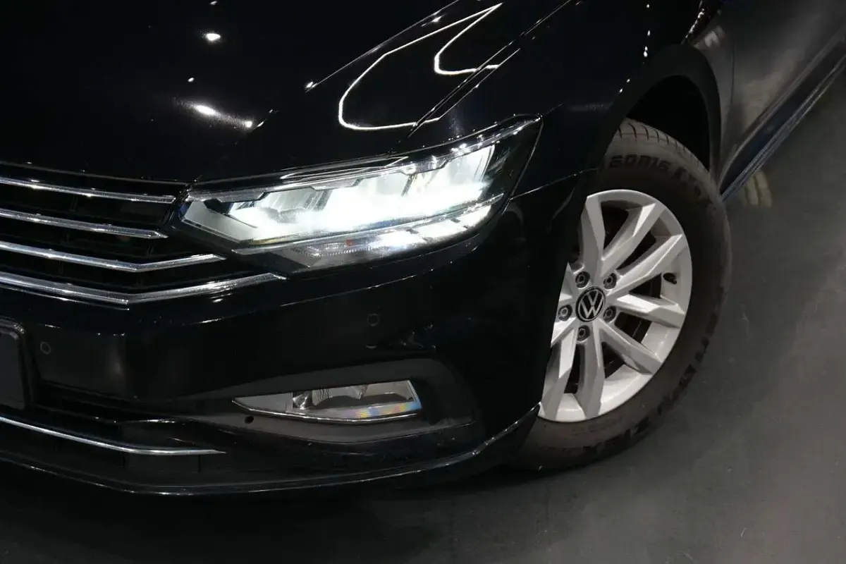 Gebraucht VW Passat Business 150 PS (110 kW) 2021 Deep black Kombi