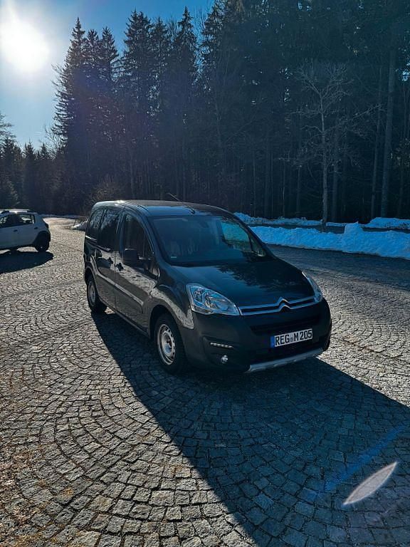 Gebraucht Citroën Berlingo SELECTION 99 PS (72 kW) 2016 Schwarz Van / Kleinbus