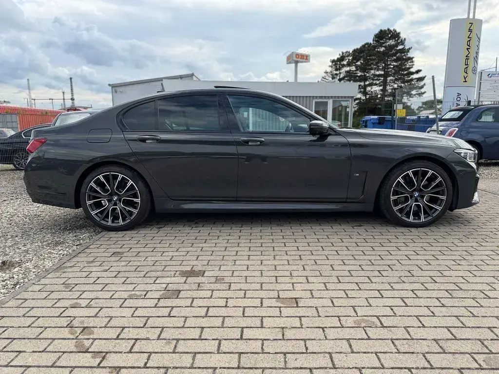 Gebraucht BMW 740 M Sport 320 PS (235 kW) 2019 Grau Limousine
