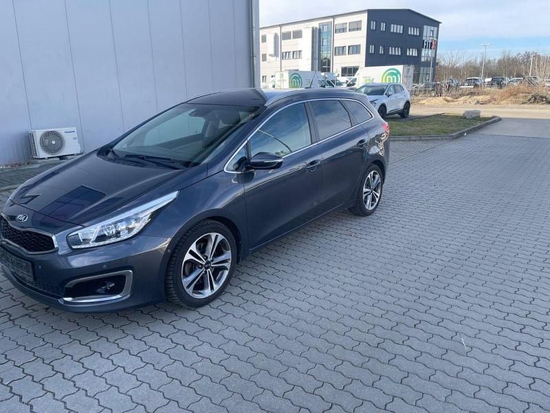Gebraucht Kia Ceed Spirit 135 PS (99 kW) 2016 Grau Kleinwagen