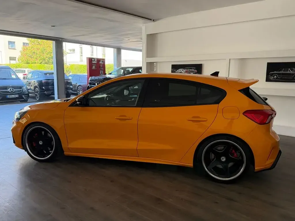 Używany Ford Focus ST 280 KM (205 kW) 2019 Pomarańczowy Sedan/Limuzyna