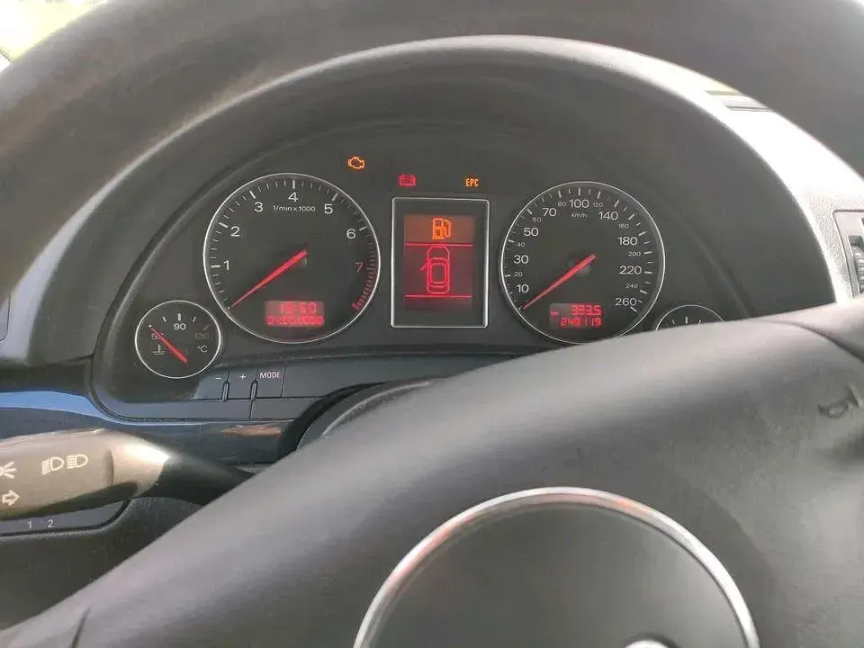 Gebraucht Audi A4 130 PS (95 kW) 2003 Grau Kombi