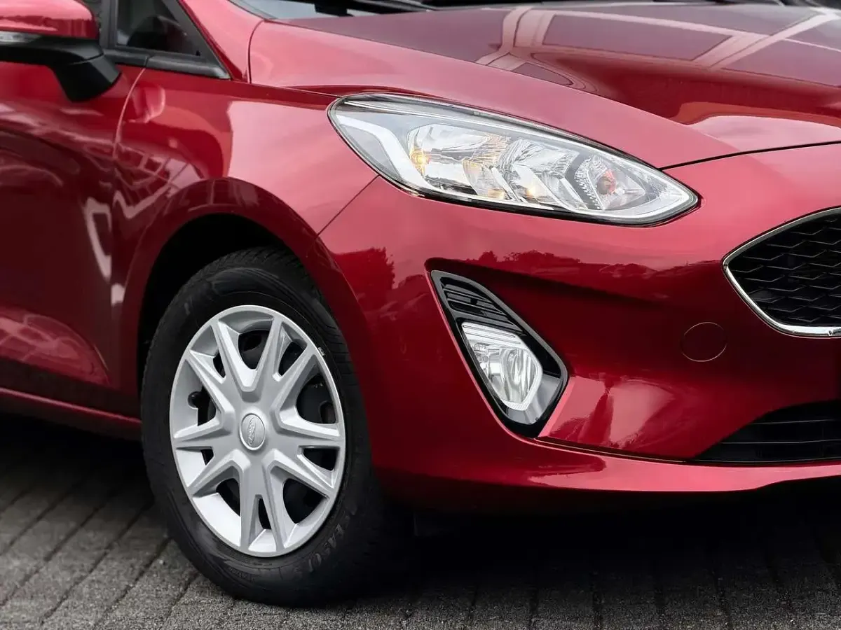 Gebraucht Ford Fiesta Cool & Connect 86 PS (63 kW) 2019 Rubyrot (metallic) Kleinwagen