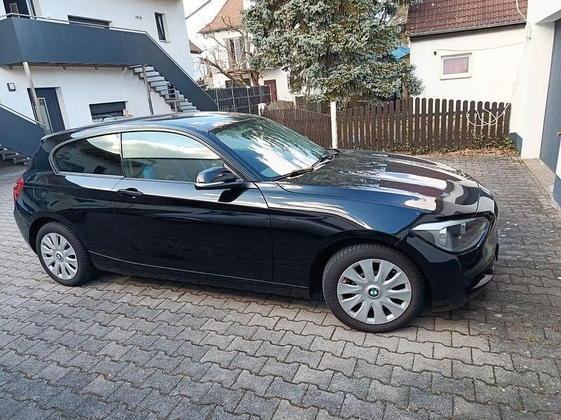 Gebraucht BMW 114 102 PS (75 kW) 2014 Schwarz Kleinwagen