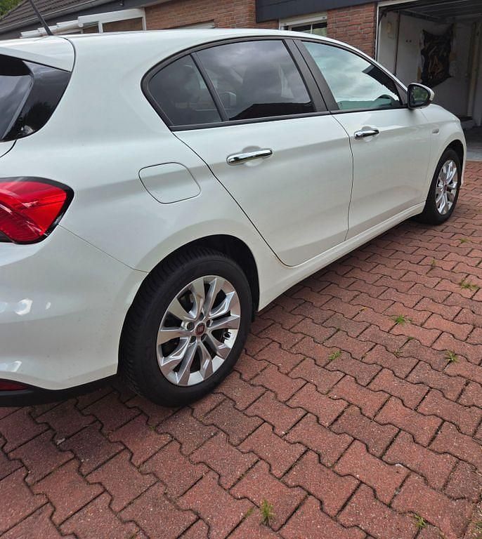 Gebraucht Fiat Tipo Easy 95 PS (69 kW) 2017 Weiß Limousine