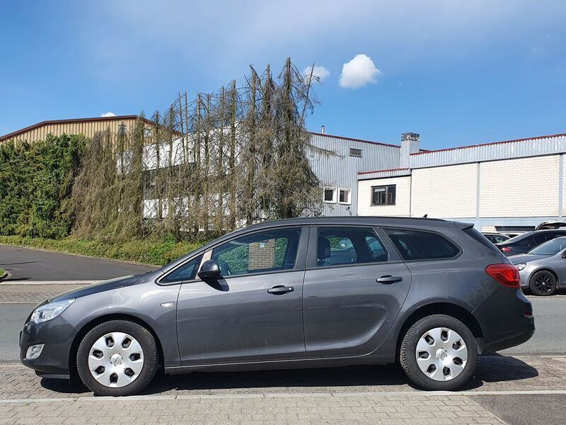 Gebraucht Opel Astra Edition 95 PS (69 kW) 2012 Grau Kombi