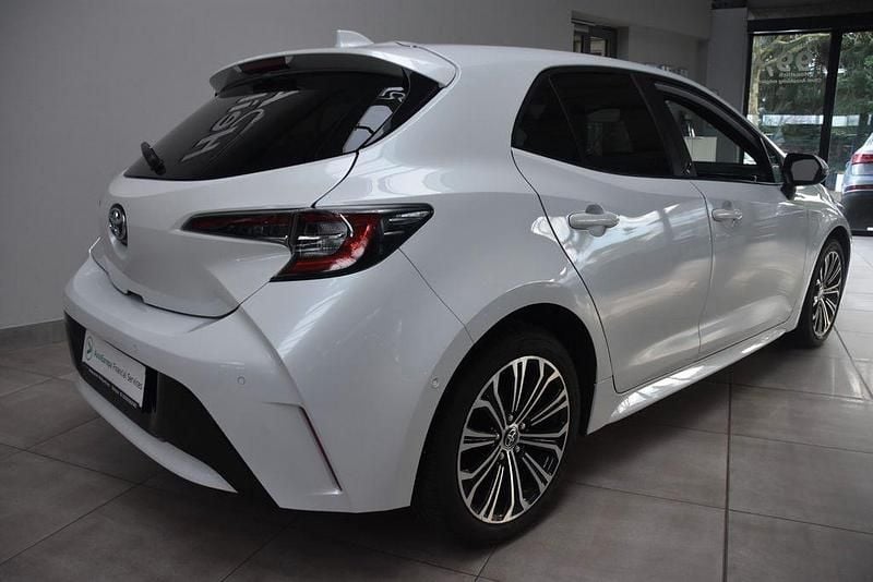 Gebraucht Toyota Corolla Hybrid Team 122 PS (89 kW) 2022 Weiß Limousine