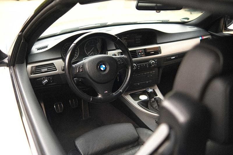 Gebraucht BMW 320 Cabriolet M Sport 184 PS (135 kW) 2011 Weiß Cabrio