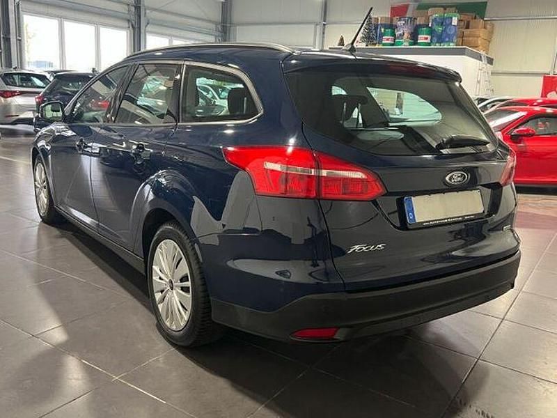 Gebraucht Ford Focus 101 PS (74 kW) 2017 Blau Limousine