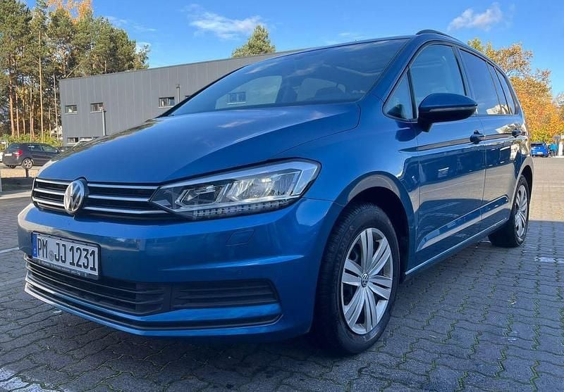 Blau Gebraucht 2016 VW Touran Comfortline Van / Kleinbus | 11.000 € (Guter Preis) - Bild 1/4