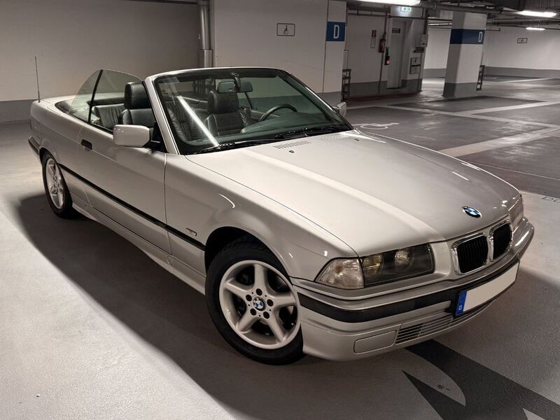 Silber Gebraucht 1998 BMW 320 Cabriolet Exclusive Cabrio | 15.320 € (Etwas zu teuer) - Bild 1/4