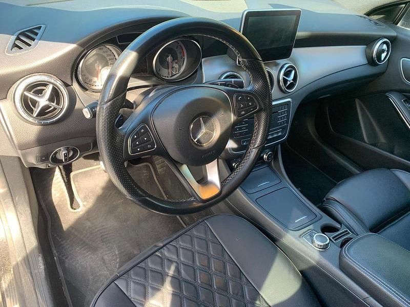 Gebraucht Mercedes CLA220 Shooting Brake 177 PS (130 kW) 2015 Schwarz Kombi