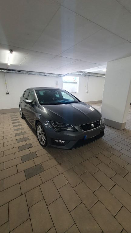 Grau Gebraucht 2015 Seat Leon FR Limousine | 14.100 € (Fairer Preis) - Bild 1/4
