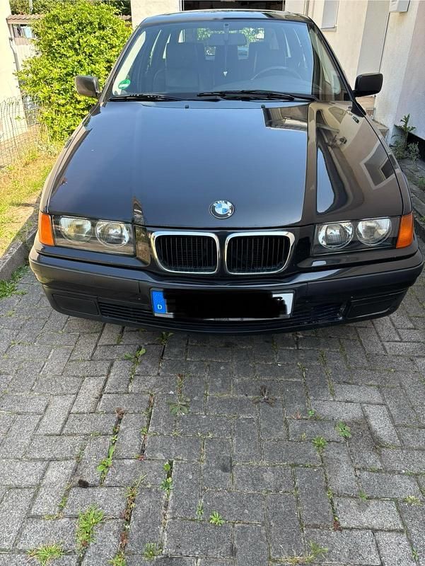 Schwarz Gebraucht 1997 BMW 316 Kombi | 2.200 € (Superpreis) - Bild 1/4
