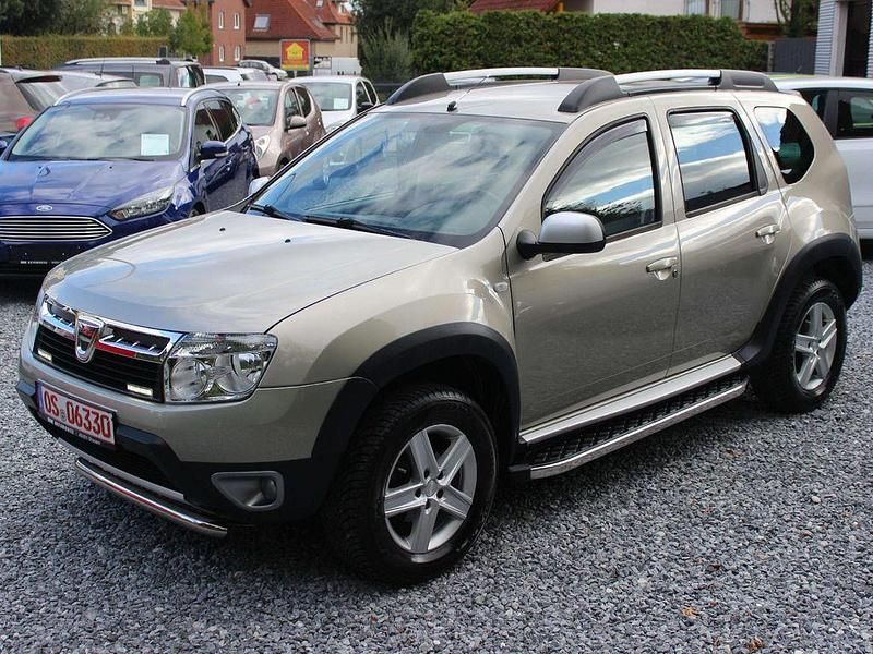 Grau Gebraucht 2011 Dacia Duster Prestige SUV | 7.890 € (Etwas zu teuer) - Bild 1/4