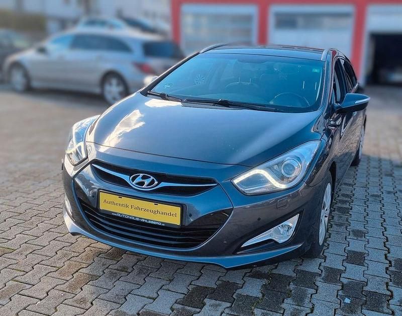Grau Gebraucht 2013 Hyundai i40 Edition Kombi | 9.600 € (Fairer Preis) - Bild 1/4