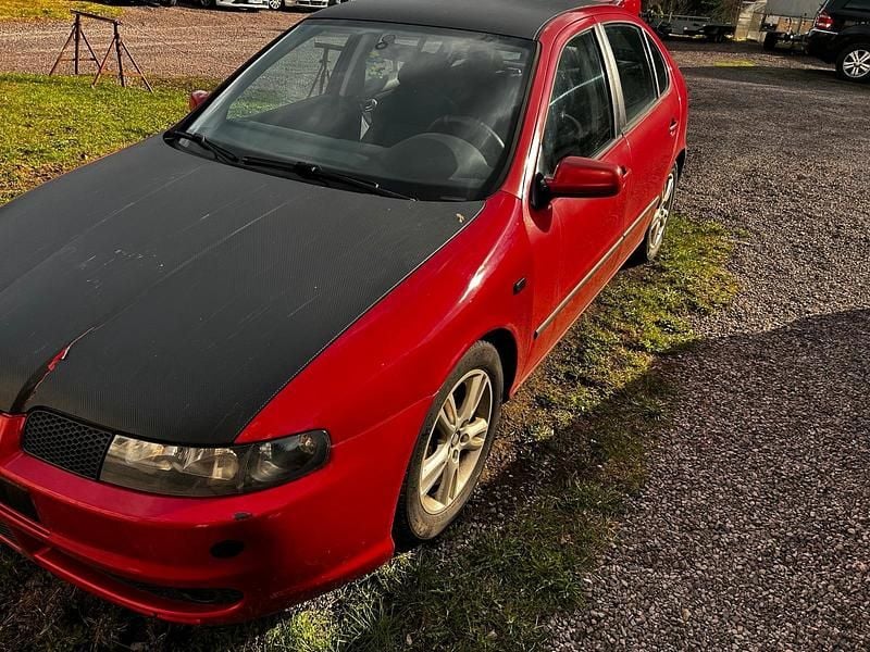 Second-hand Seat Leon 180 CP (132 kW) 2000 Roșu Hatchback